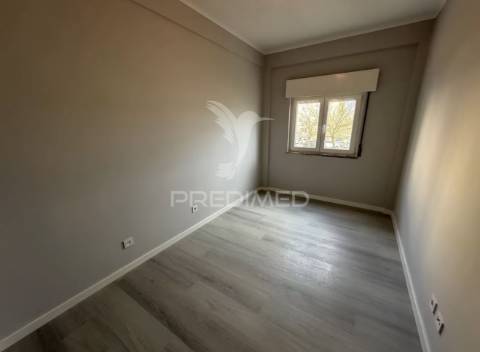 Apartamento t3 loures - lisboa