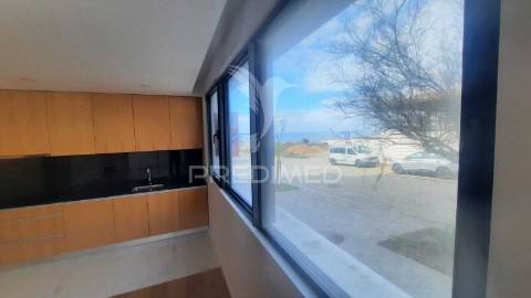 T1 novo com terraço e garagem na seca do bacalhau
