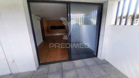 T1 novo com terraço e garagem na seca do bacalhau
