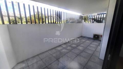 T1 novo com terraço e garagem na seca do bacalhau
