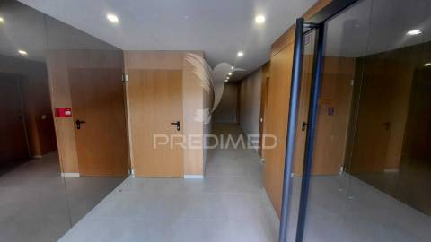 T1 novo com terraço e garagem na seca do bacalhau
