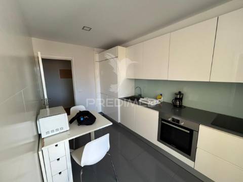 Duplex t2+2 renovado junto ao glicínias plaza – aveiro