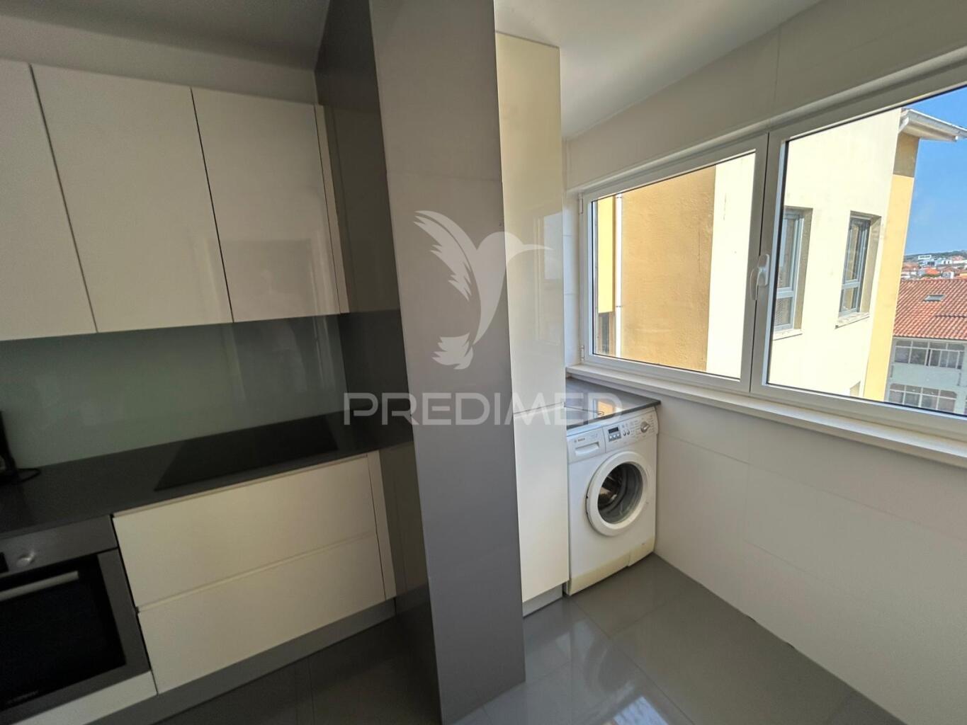 Duplex t2+2 renovado junto ao glicínias plaza – aveiro