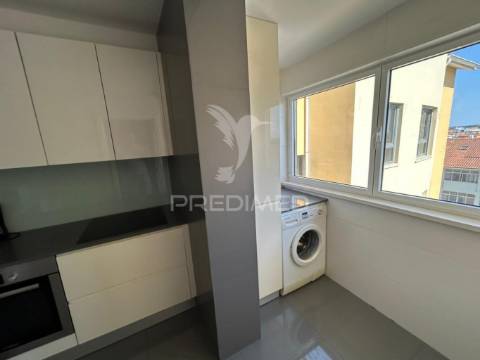 Duplex t2+2 renovado junto ao glicínias plaza – aveiro