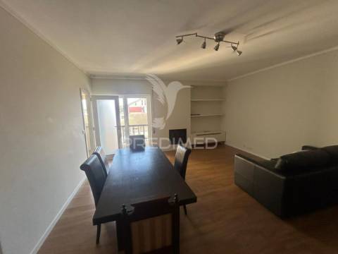 Duplex t2+2 renovado junto ao glicínias plaza – aveiro
