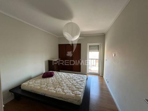 Duplex t2+2 renovado junto ao glicínias plaza – aveiro