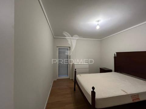 Duplex t2+2 renovado junto ao glicínias plaza – aveiro