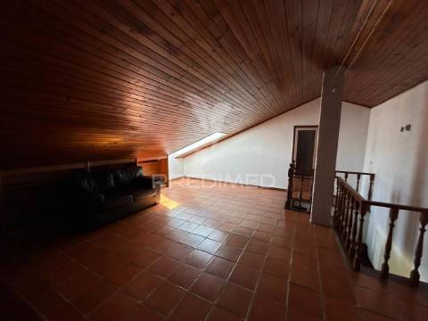 Duplex t2+2 renovado junto ao glicínias plaza – aveiro
