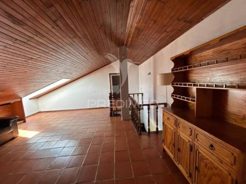 Duplex t2+2 renovado junto ao glicínias plaza – aveiro