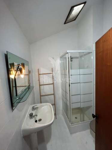 Duplex t2+2 renovado junto ao glicínias plaza – aveiro
