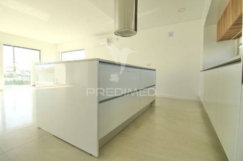 Moradia t3+1, charneca de caparica