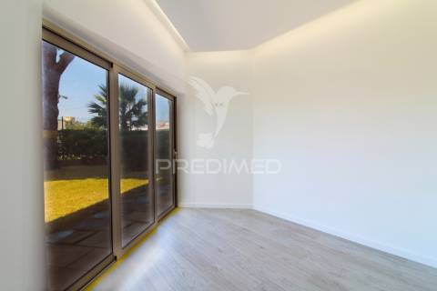 Apartamento t2 remodelado com piscina e estacionamento – areias de são joão, albufeira