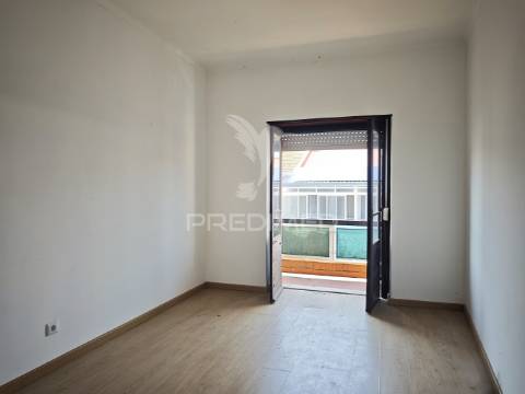 Apartamento t2 a 150m da estação, em algueirão