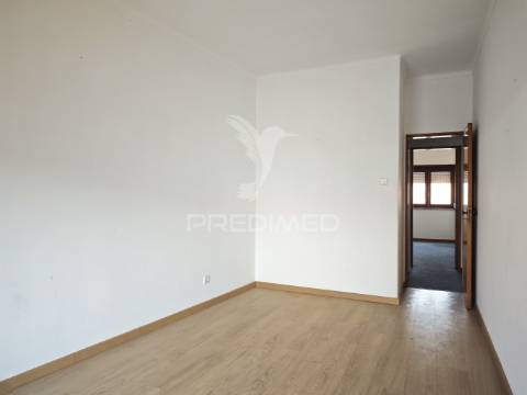 Apartamento t2 a 150m da estação, em algueirão