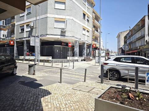 Apartamento t2 a 150m da estação, em algueirão