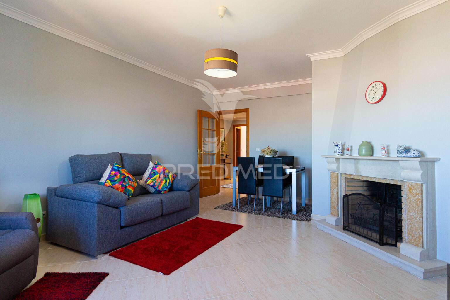 Apartamento t2  com suíte - santa marta do  pinhal - corroios - 340.000 €