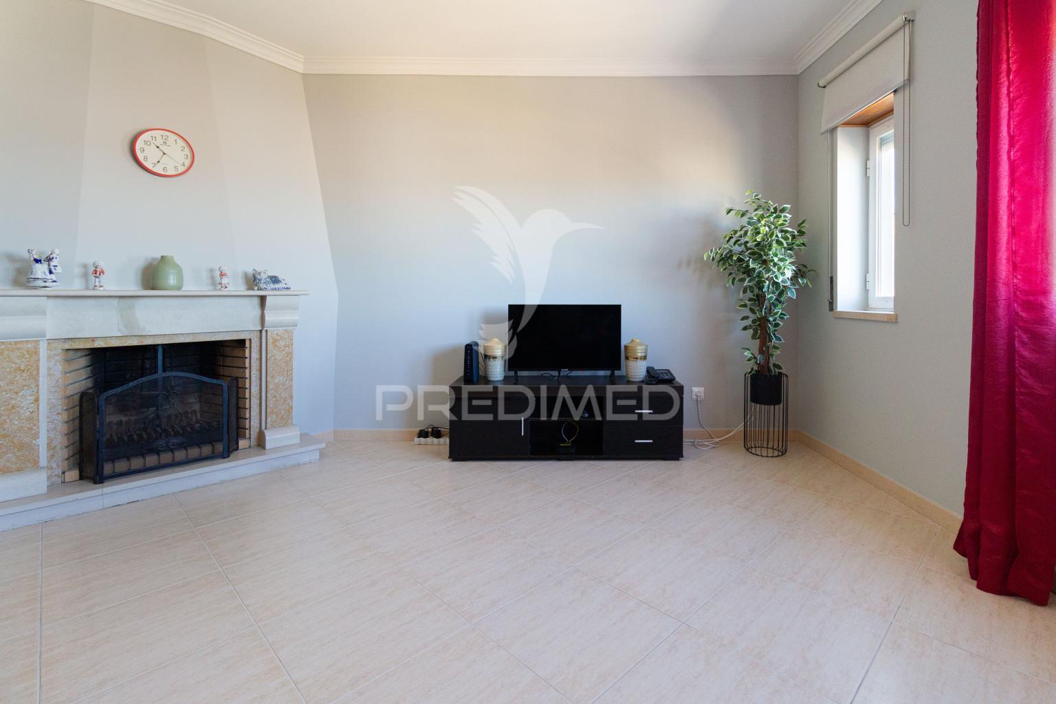 Apartamento t2  com suíte - santa marta do  pinhal - corroios - 340.000 €