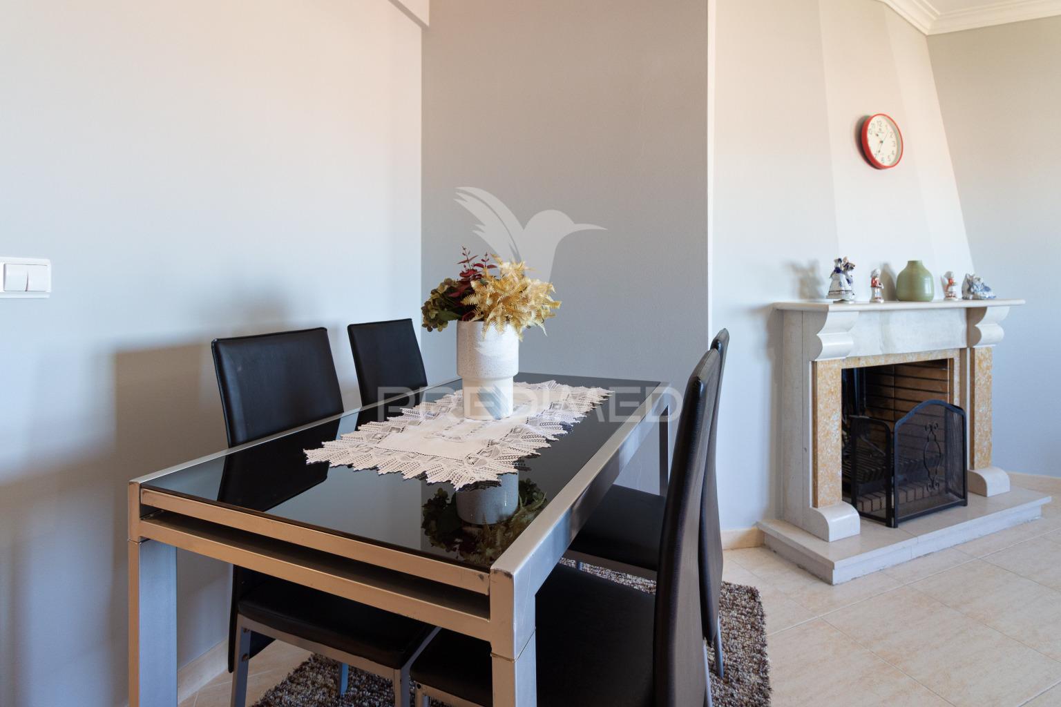 Apartamento t2  com suíte - santa marta do  pinhal - corroios - 340.000 €