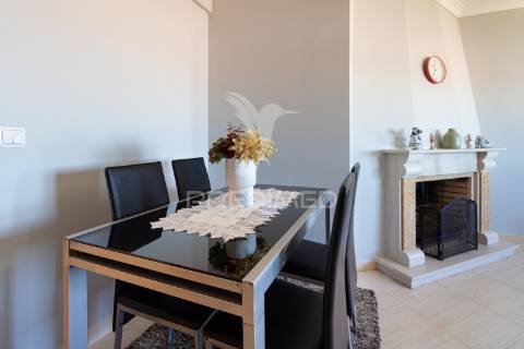 Apartamento t2  com suíte - santa marta do  pinhal - corroios - 340.000 €