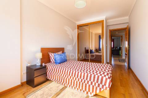 Apartamento t2  com suíte - santa marta do  pinhal - corroios - 340.000 €