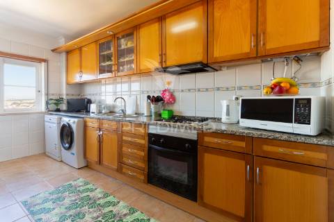 Apartamento t2  com suíte - santa marta do  pinhal - corroios - 340.000 €