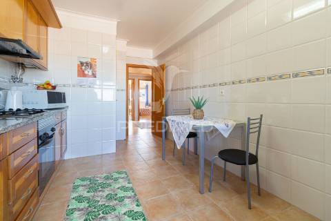 Apartamento t2  com suíte - santa marta do  pinhal - corroios - 340.000 €