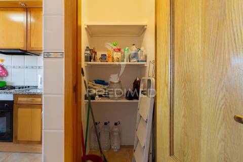Apartamento t2  com suíte - santa marta do  pinhal - corroios - 340.000 €