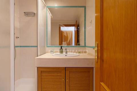 Apartamento t2  com suíte - santa marta do  pinhal - corroios - 340.000 €