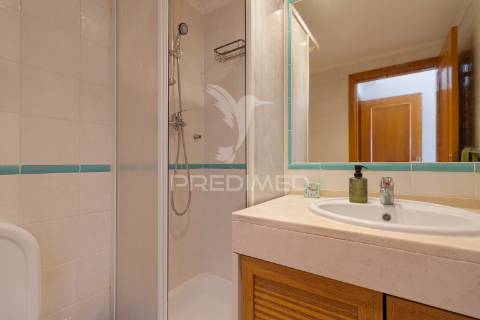 Apartamento t2  com suíte - santa marta do  pinhal - corroios - 340.000 €