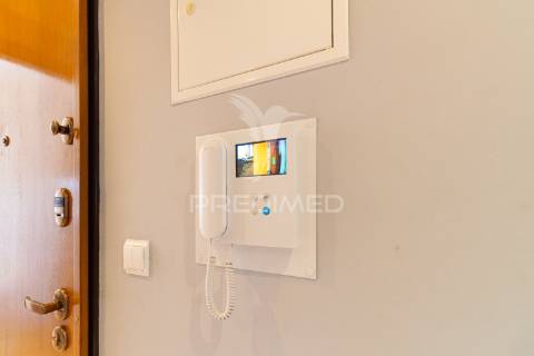 Apartamento t2  com suíte - santa marta do  pinhal - corroios - 340.000 €