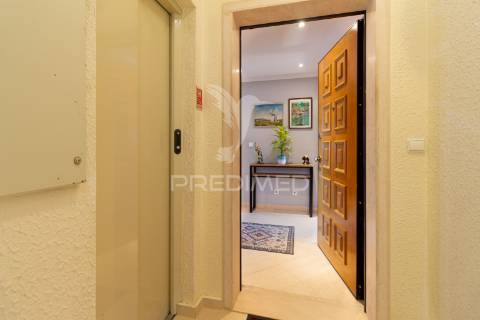 Apartamento t2  com suíte - santa marta do  pinhal - corroios - 340.000 €
