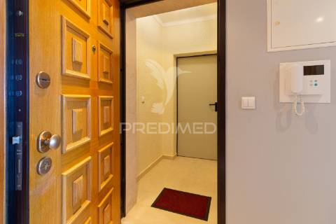 Apartamento t2  com suíte - santa marta do  pinhal - corroios - 340.000 €