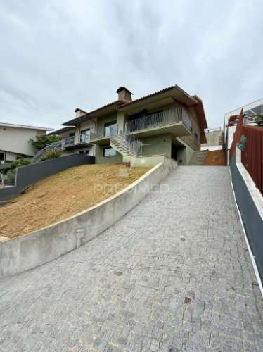 Arrenda-se moradia t3 em s. cosme, gondomar