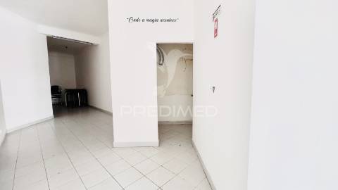 Loja com 71 m² no pragal – perto do tribunal judicial de almada