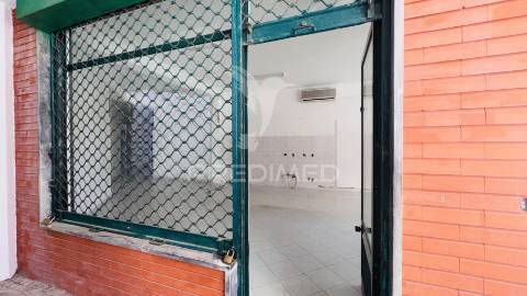 Loja com potencial para escritório no pragal – perto do tribunal