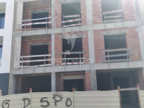 T2 quinta da polvora vele de milhaçcos c/parqueamento