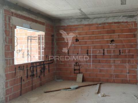T2 quinta da polvora vele de milhaçcos c/parqueamento