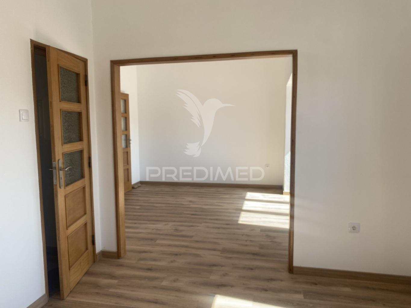 Moradia t3 com terraço em santiago do cacém