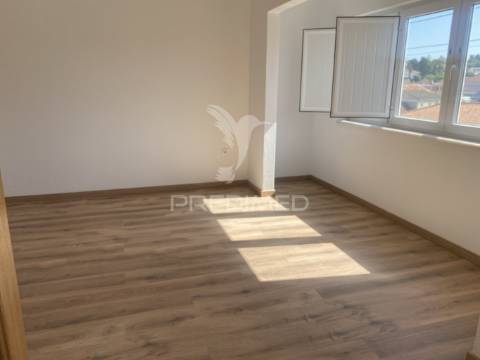 Moradia t3 com terraço em santiago do cacém