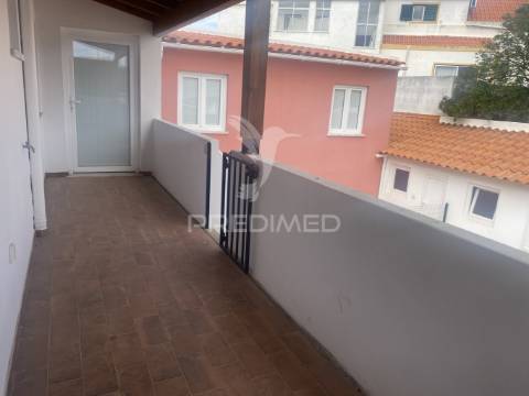 Moradia t3 com terraço em santiago do cacém