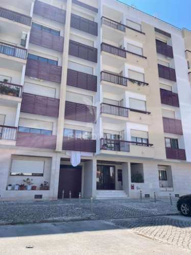 Apartamento t3 amplo no planalto de santarém – localização imbatível!