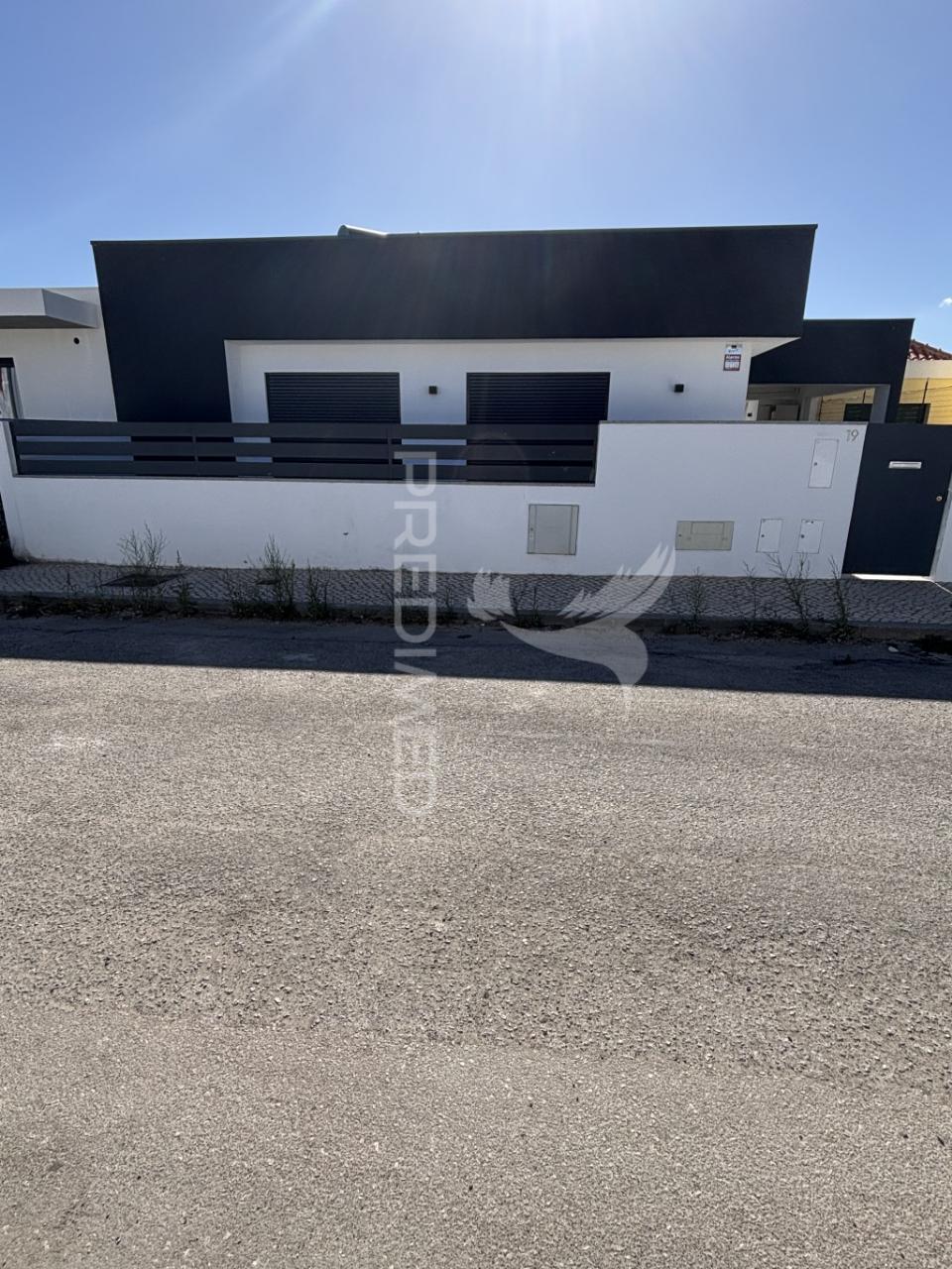 Moradia isolada semi nova  sala 50 m 2 acabamentos luxo