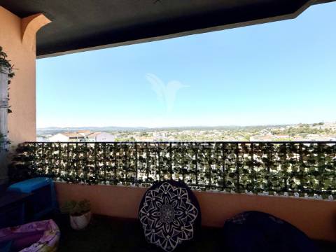 T2 remodelado, vista fantástica e garagem box - moita redonda, fátima