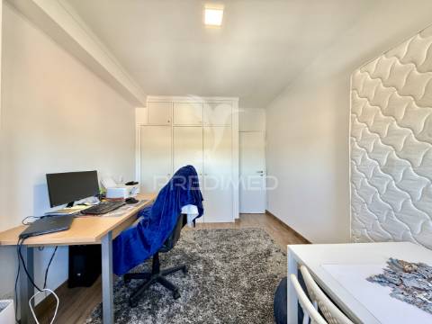 T2 remodelado, vista fantástica e garagem box - moita redonda, fátima