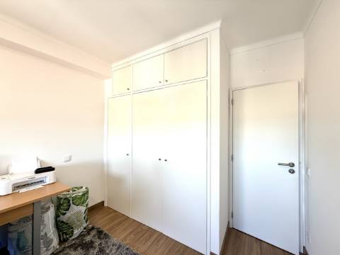 T2 remodelado, vista fantástica e garagem box - moita redonda, fátima