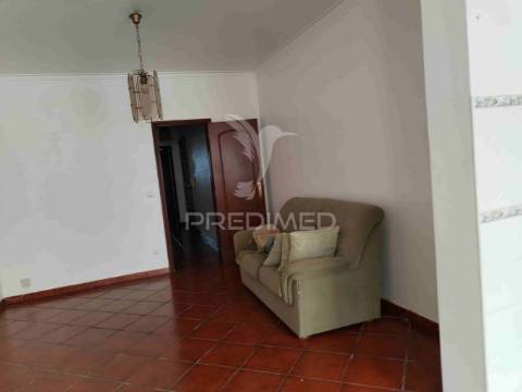 T1 com logradouro para arrendamento - almeirim
