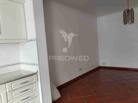 T1 com logradouro para arrendamento - almeirim