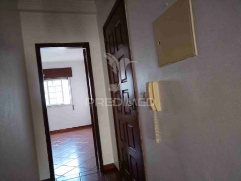 T1 com logradouro para arrendamento - almeirim