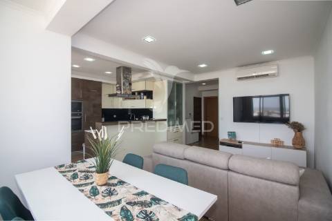 Apartamento t2 remodelado no forte da casa
