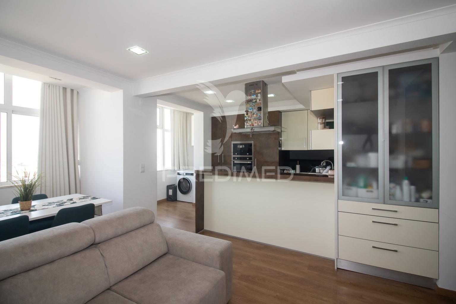 Apartamento t2 remodelado no forte da casa
